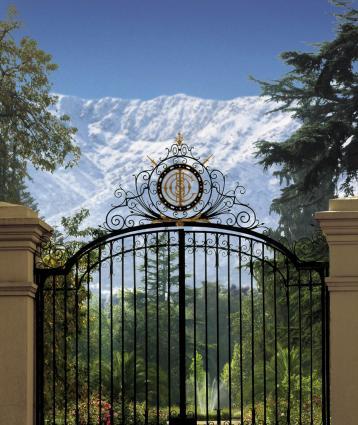 Cousiño-Macul Gate The gate to Cousiño-Macul winery